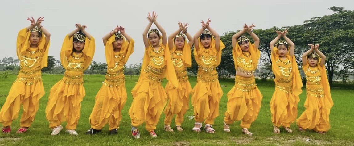 trang phục biểu diễn