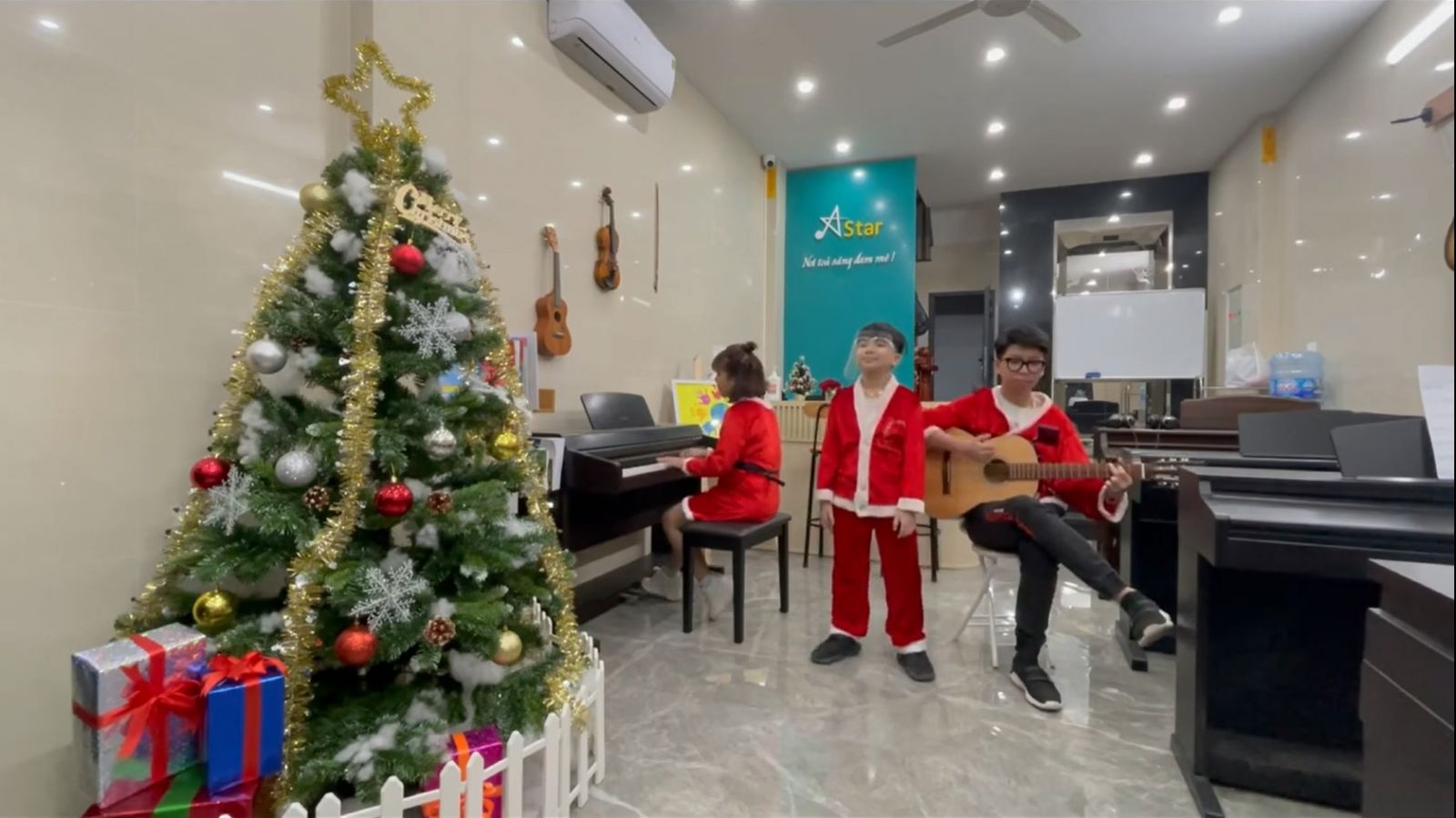 Feliz Navidad (Hv: Nam Khánh & Việt Anh)