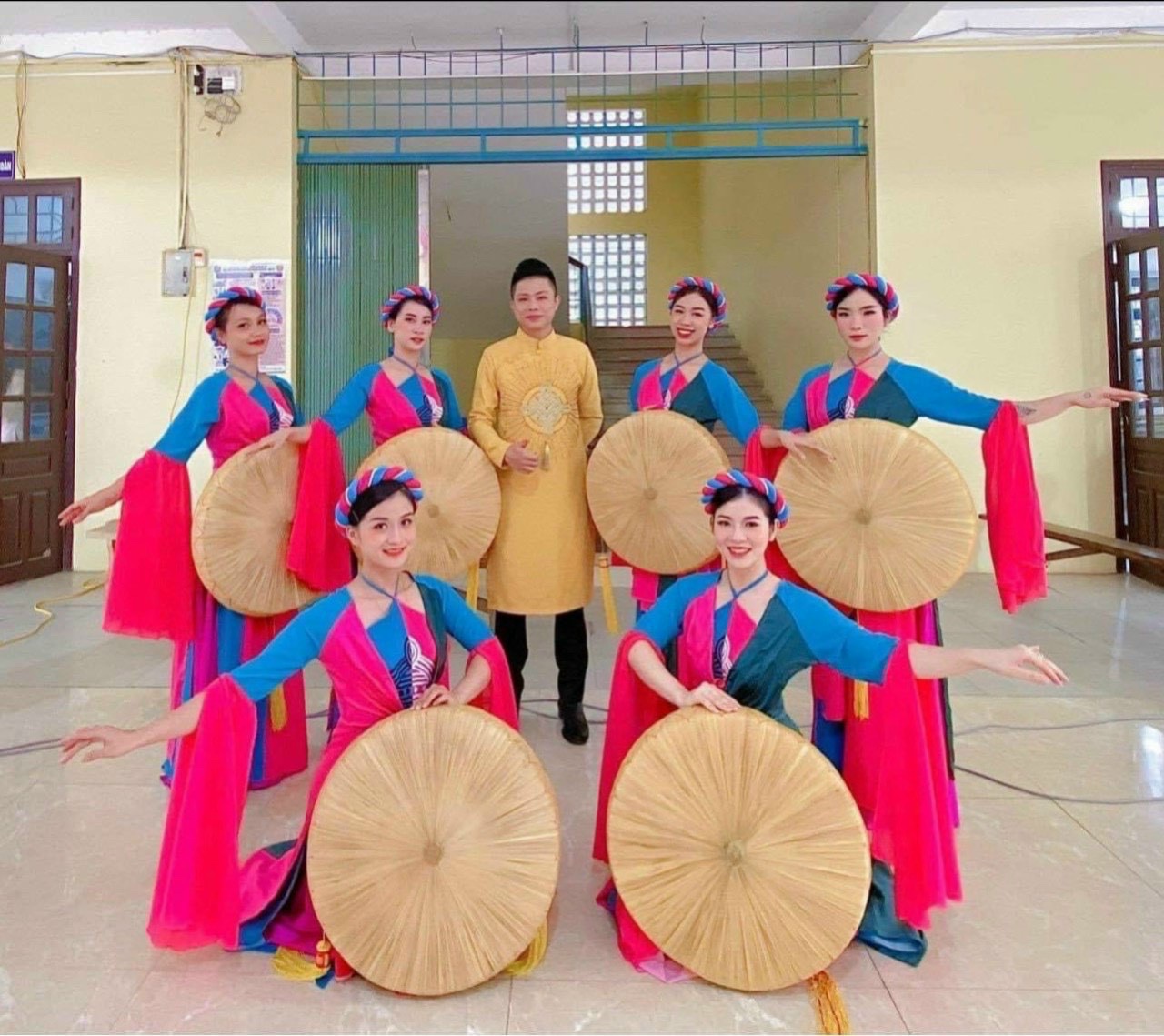 TRANG PHỤC TỨ THÂN VÀ QUAN HỌ