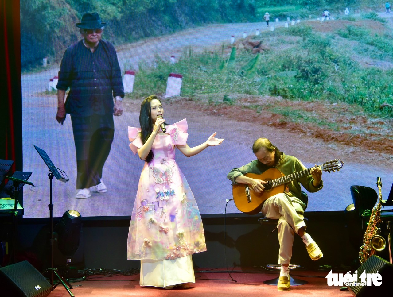 Kim Cương, O Sen Ngọc Mai, Tấn Sơn... tưởng nhớ nhạc sĩ Phạm Duy